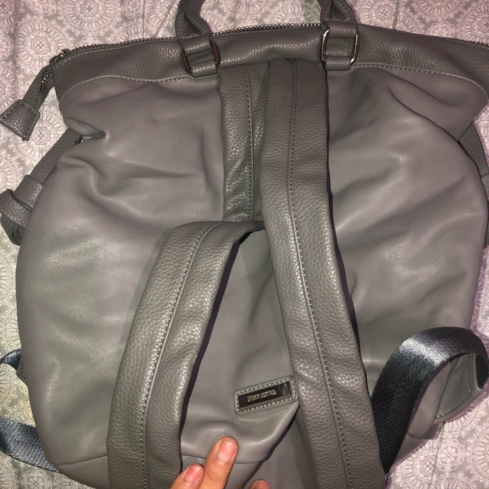 Grey back pack - Picture 2 of 3